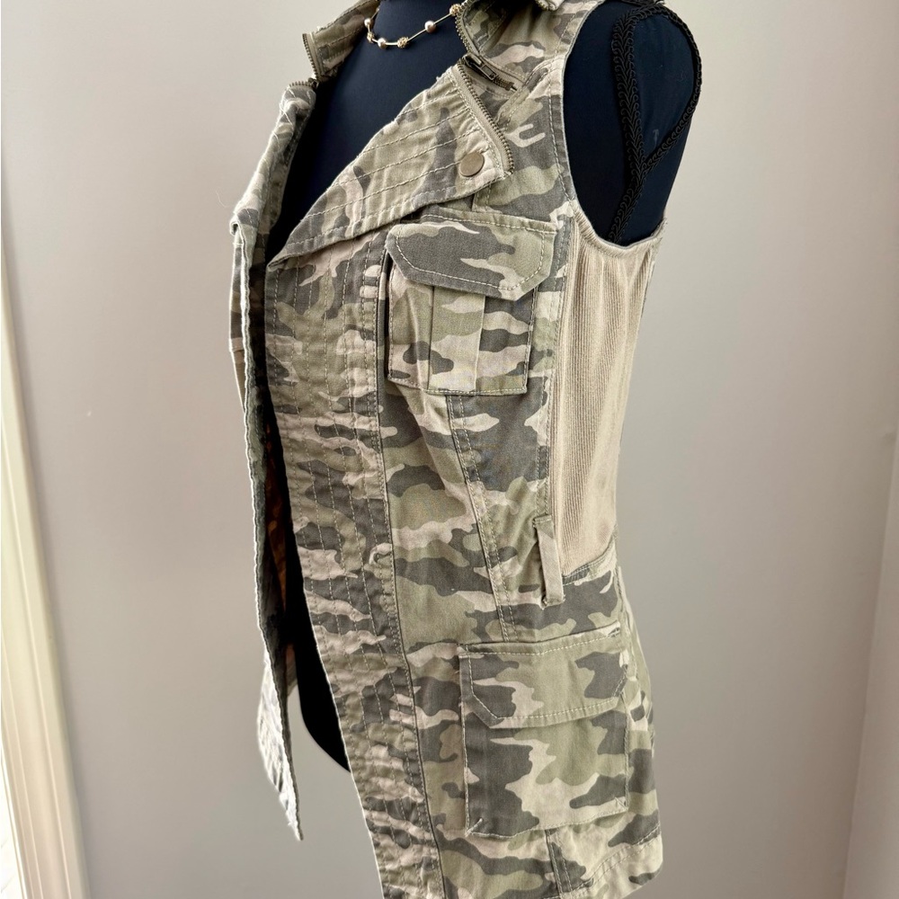 G.I.L.I. Camouflage Sleeveless Utility Vest in Olive & Khaki - Picture 2 of 6